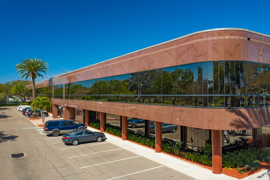 5858 Central Ave, Saint Petersburg, FL à louer - Photo principale - Image 1 de 9