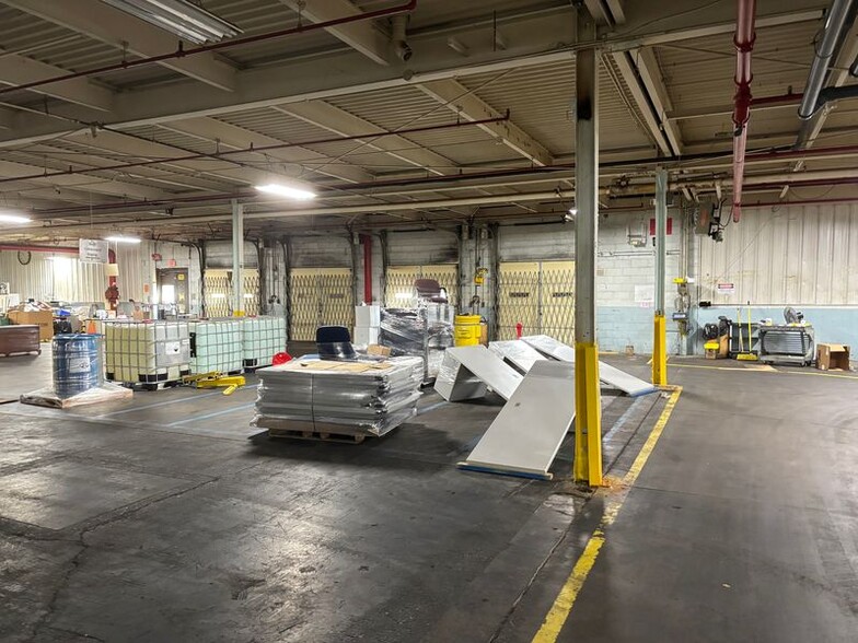 1255 Oak St, Elkhart, IN à vendre - Photo du bâtiment - Image 2 de 16