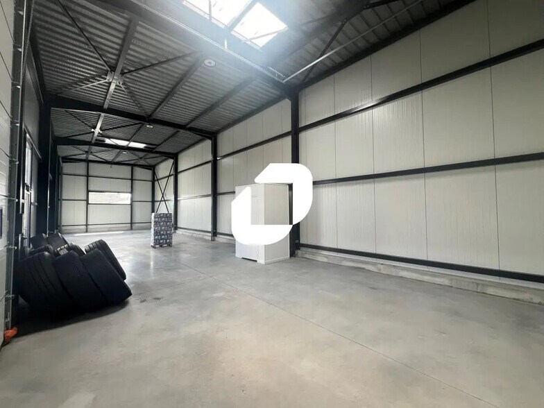 28 Avenue Francois Mitterrand, Petite-Forêt à louer - Photo du bâtiment - Image 2 de 11