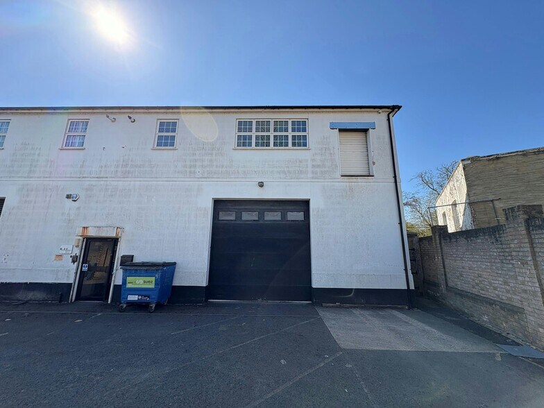 Worton Rd, Isleworth à louer - Photo du bâtiment - Image 3 de 13