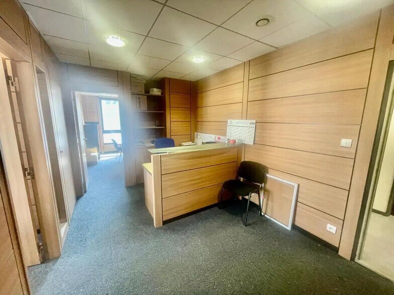 Office in Bourg-en-Bresse for lease - Interior Photo - Image 2 of 5