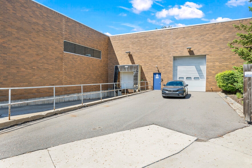 47632 Halyard Dr, Plymouth, MI for lease - Building Photo - Image 3 of 11