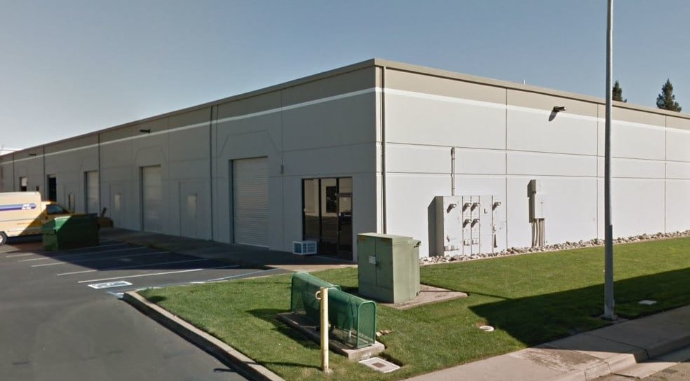 8425 Rovana Cir, Sacramento, CA for lease - Building Photo - Image 2 of 9