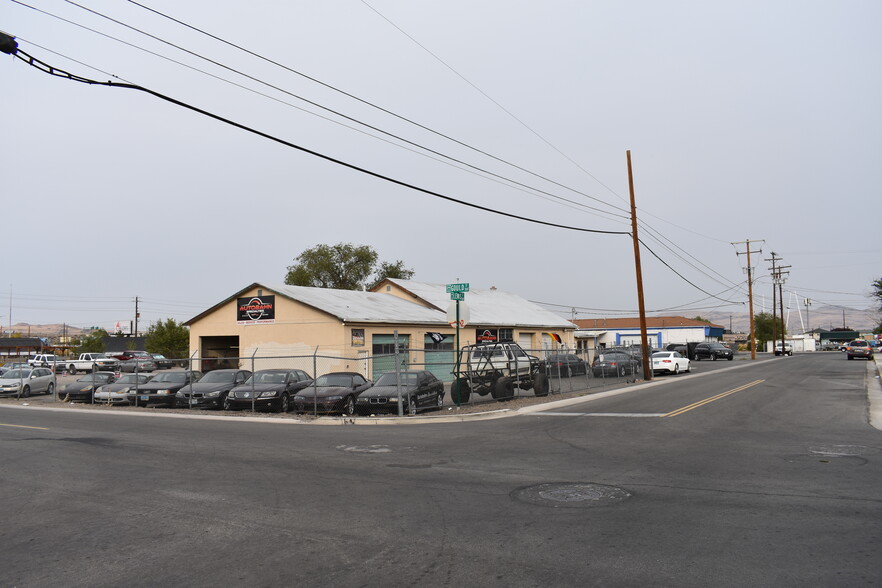 1765 Lewis St, Reno, NV for lease - Primary Photo - Image 1 of 26