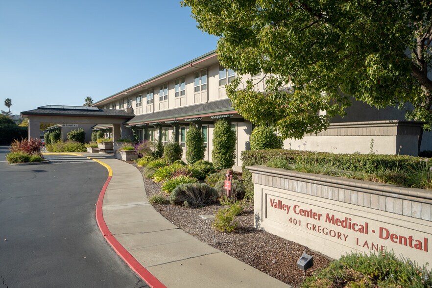 401 Gregory Ln, Pleasant Hill, CA for lease - Building Photo - Image 2 of 8