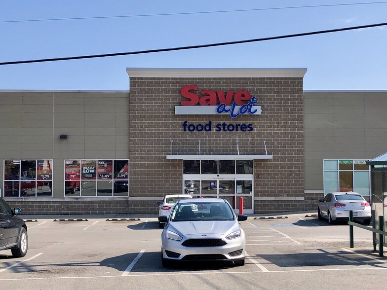 1708-1724 Adams Ave, Clarksburg, WV for lease - Building Photo - Image 2 of 3