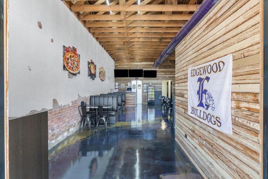 111 NE Front St, Edgewood, TX for sale - Interior Photo - Image 3 of 35
