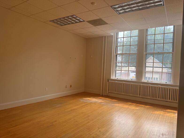 16 Hurd Rd, Brookline, MA for lease - Building Photo - Image 2 of 6