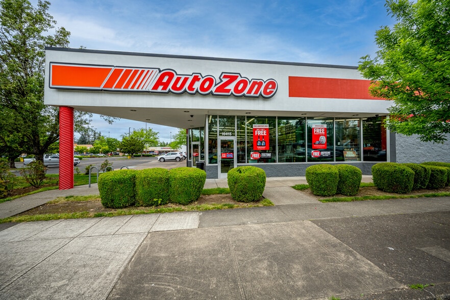 Division Crossing portfolio of 4 properties for sale on LoopNet.ca - Building Photo - Image 3 of 7