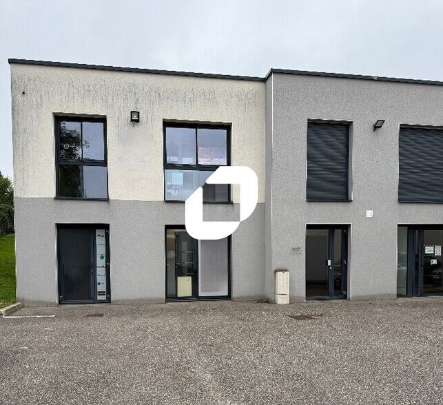 Office in Saint-Laurent-de-Mure for lease - Building Photo - Image 1 of 7