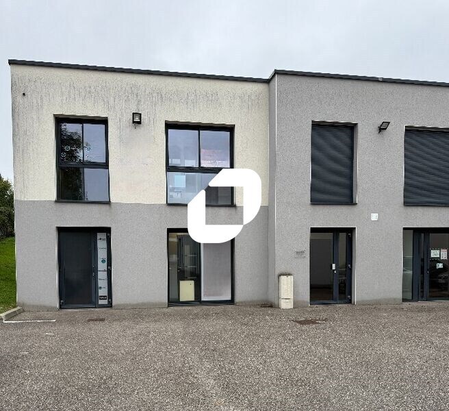 Office in Saint-Laurent-de-Mure for lease Building Photo- Image 1 of 8