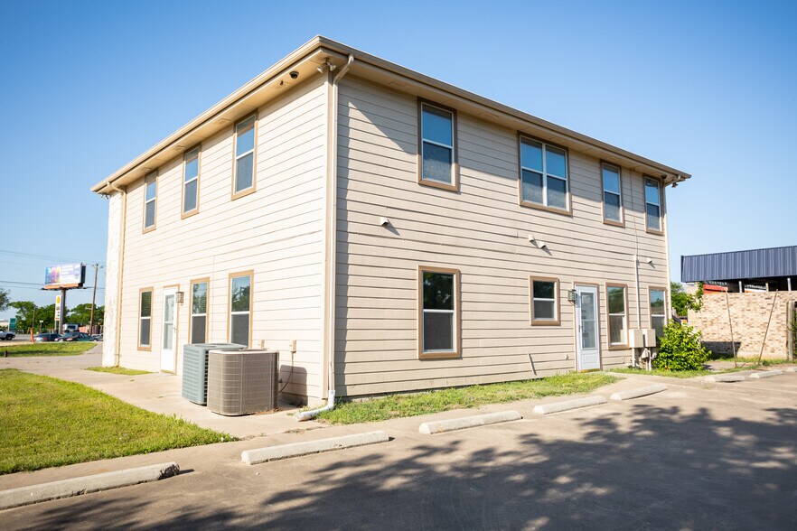 310 W Murray St, Manor, TX à louer - Photo du bâtiment - Image 3 de 14