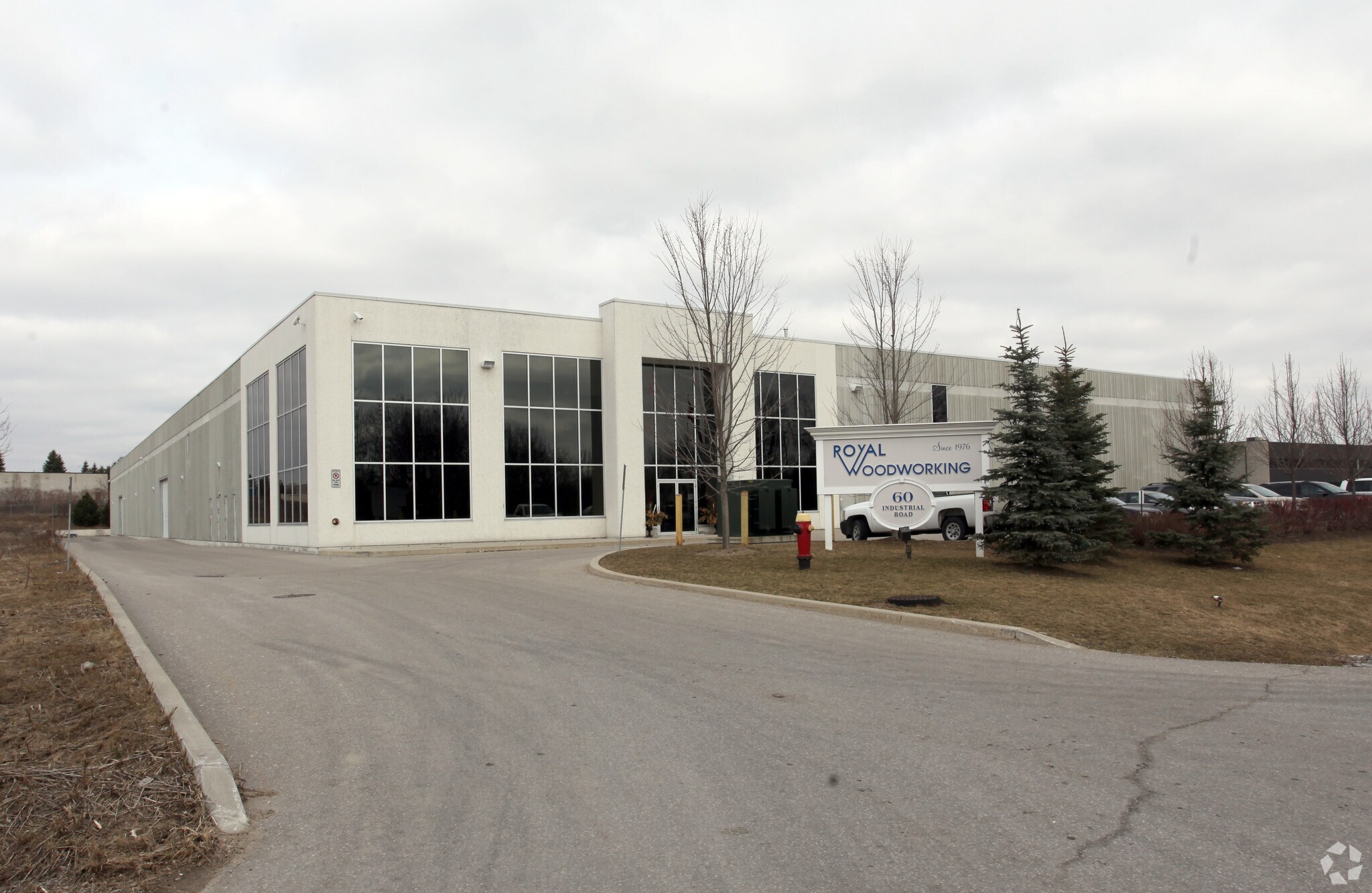 60 Industrial Rd, Bradford West Gwillimbury, ON à vendre Photo principale- Image 1 de 1