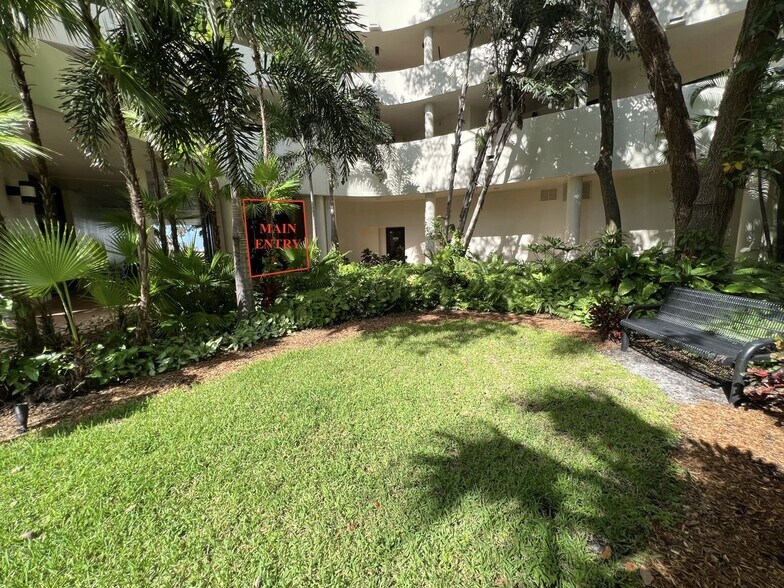 1258 N Palm Ave, Sarasota, FL à louer - Photo du bâtiment - Image 3 de 26