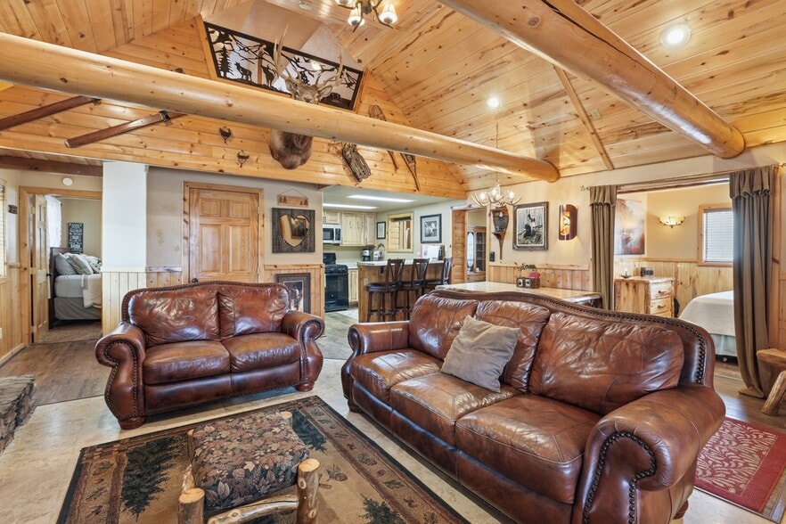 3725 Movie Ranch Rd, Duck Creek Village, UT for sale - Building Photo - Image 2 of 37