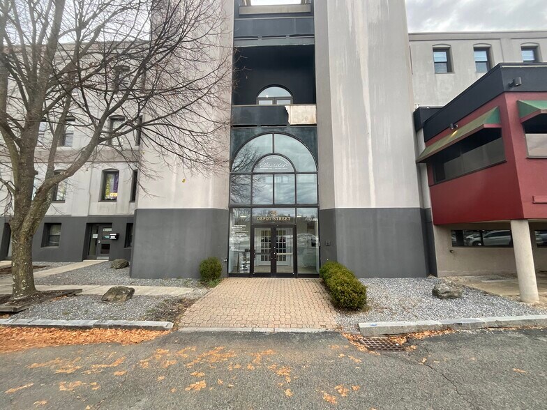 34 Depot St, Pittsfield, MA à louer - Photo du bâtiment - Image 1 de 14