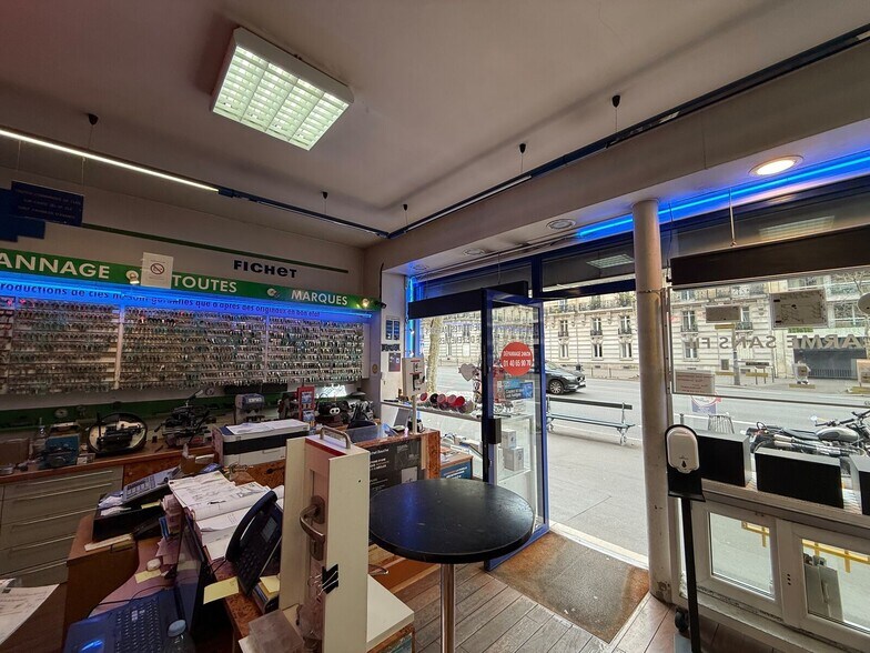 Commerce de détail dans Paris à vendre - Photo du bâtiment - Image 2 de 4