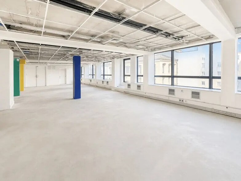 45-47 Rue Des Vinaigriers, Paris for lease - Interior Photo - Image 1 of 13