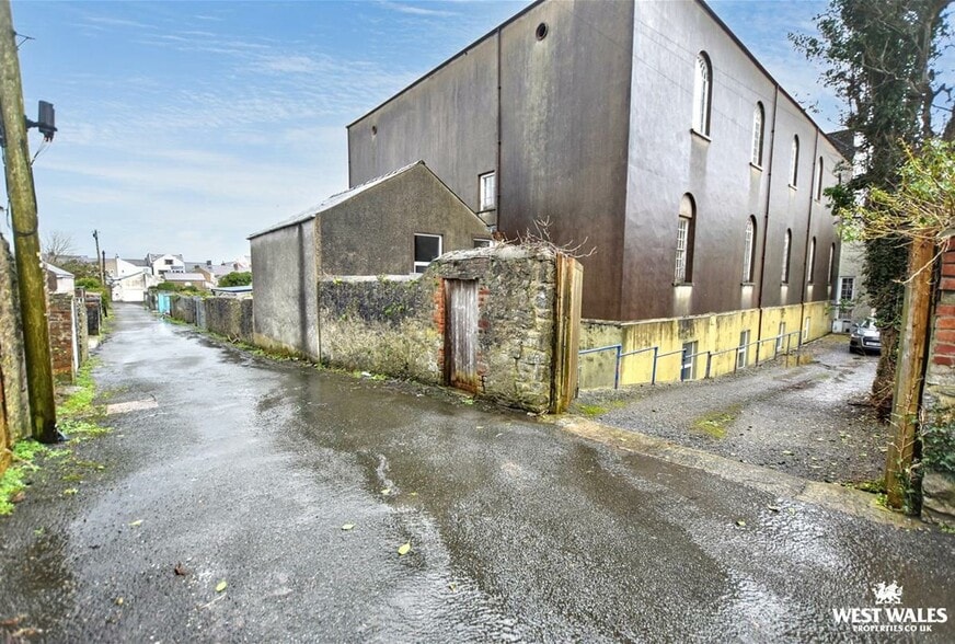 16 Meyrick St, Pembroke Dock à vendre - Photo du bâtiment - Image 3 de 10
