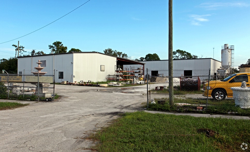 18715 Colonial Dr, Orlando, FL for lease - Primary Photo - Image 1 of 26