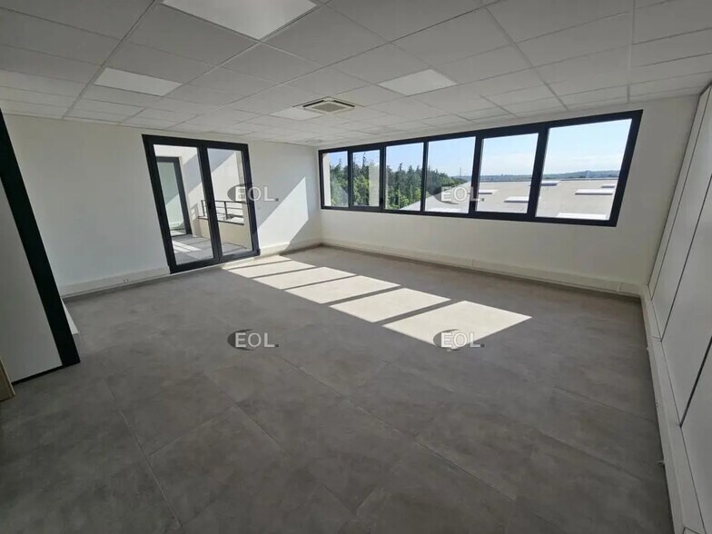 Office in Limeil-Brévannes for lease - Interior Photo - Image 1 of 11