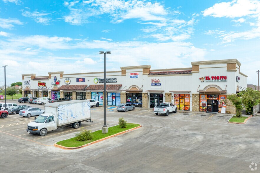 701 E Nolana Loop, Pharr, TX à vendre - Photo du bâtiment - Image 2 de 24