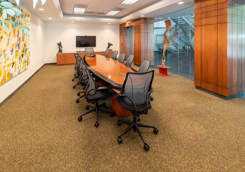 2950 E Philadelphia St, Ontario, CA for lease - Building Photo - Image 2 of 9