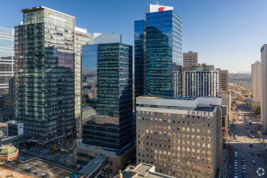 10060 Jasper Ave NW, Edmonton, AB à louer - Photo du bâtiment - Image 2 de 5