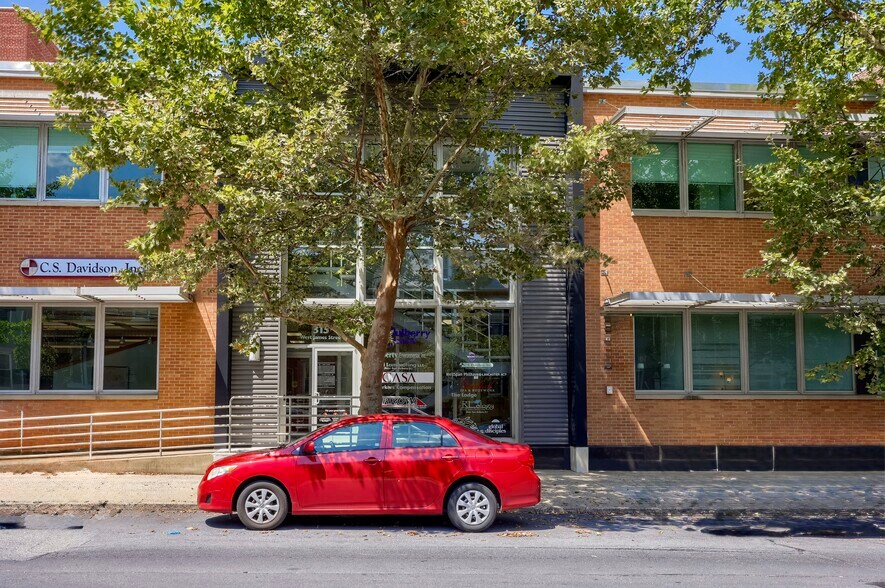 315 W James St, Lancaster, PA for lease - Building Photo - Image 2 of 9