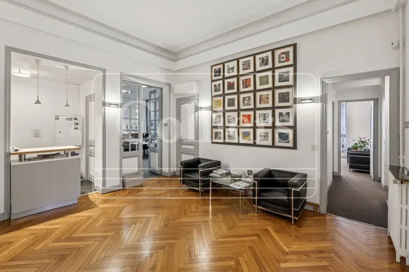 Multifamily in Marseille for sale - Interior Photo - Image 3 of 10