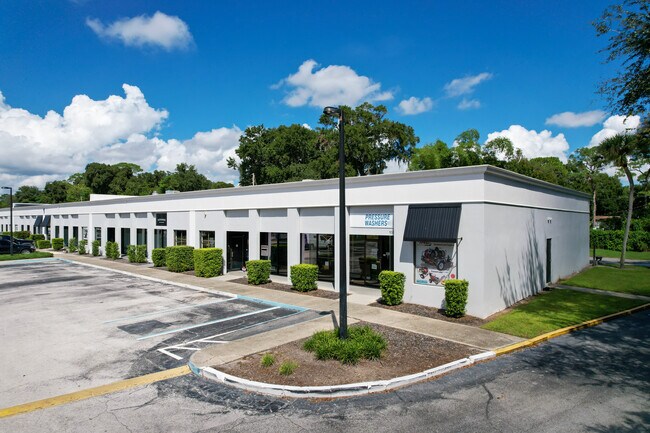 Plus de détails pour 102-134 Live Oaks Blvd, Casselberry, FL - Bureau, Local d'activités à louer