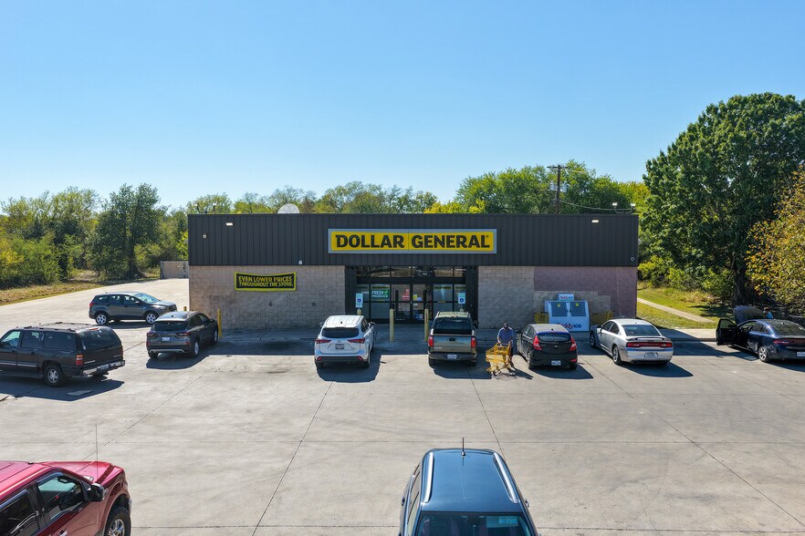 5360 W Military Dr, San Antonio, TX à vendre - Photo du bâtiment - Image 2 de 4