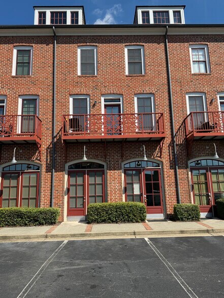 2325 Log Cabin Dr SE, Atlanta, GA à louer - Photo du bâtiment - Image 3 de 15