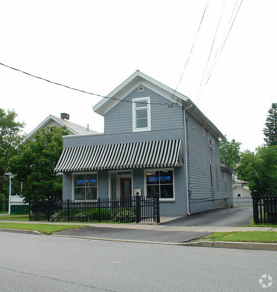 138 Church St, Saratoga Springs, NY à vendre - Photo principale - Image 1 de 1