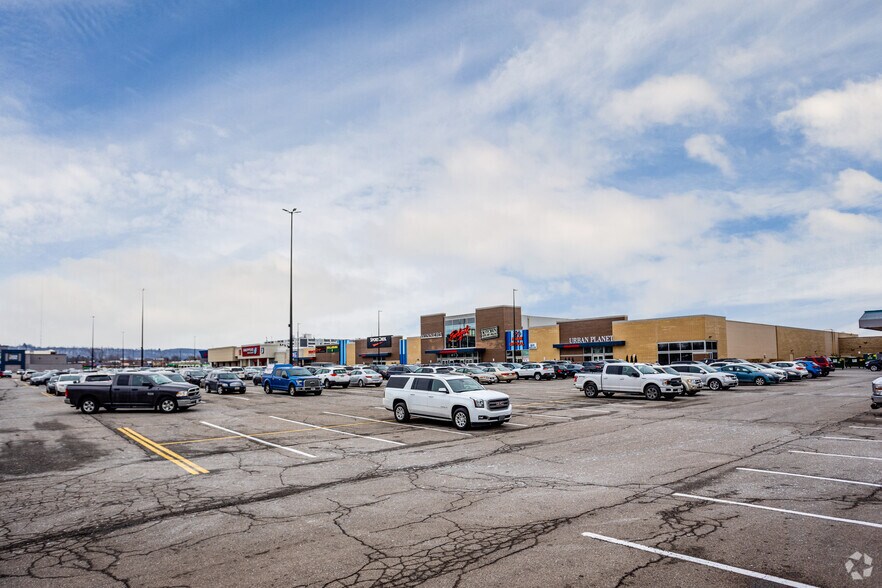 75 Centennial Pky N, Hamilton, ON à louer - Photo du bâtiment - Image 2 de 10