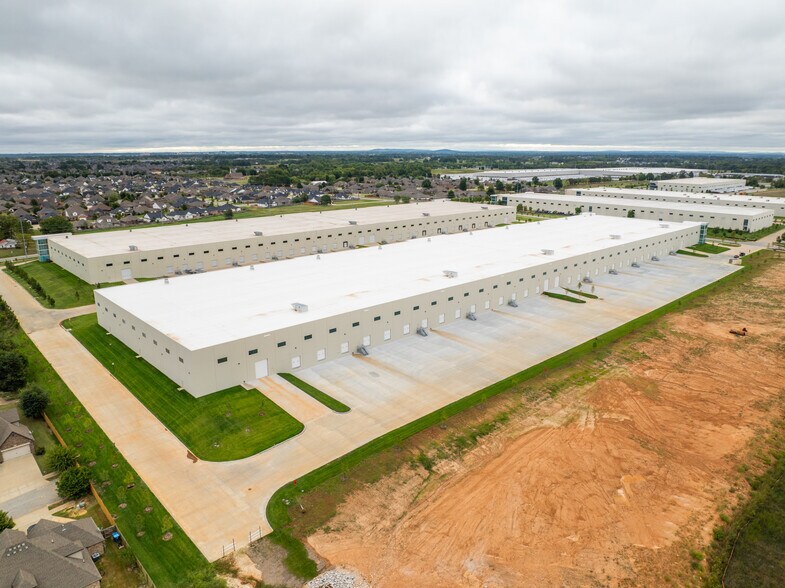 4300 N Rainbow Farm Rd, Bentonville, AR à louer - Photo du bâtiment - Image 3 de 10