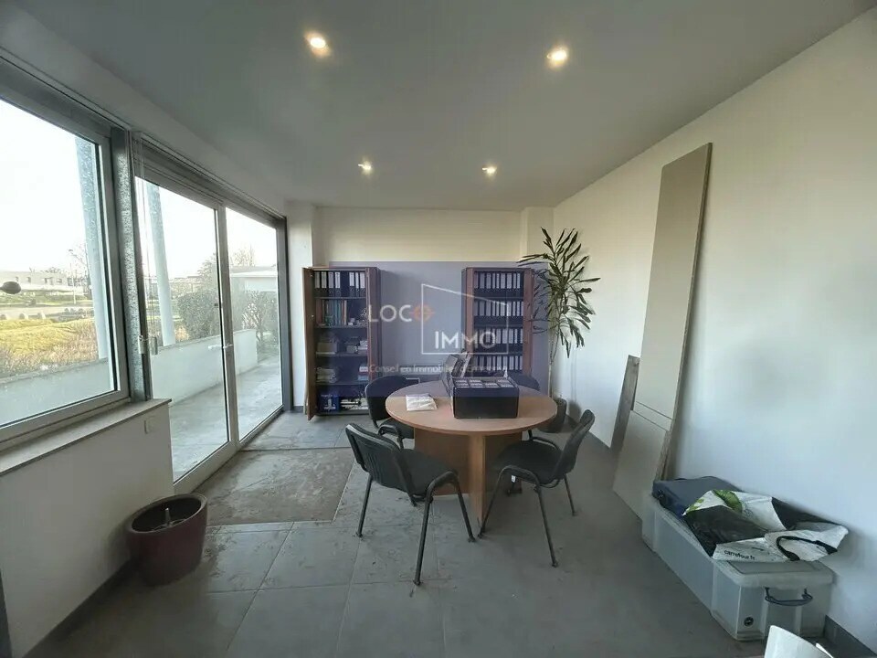 Flex in Le Haillan for lease Interior Photo- Image 1 of 8