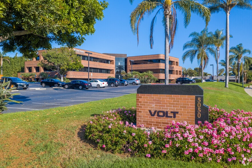 5050 Avenida Encinas, Carlsbad, CA à louer - Photo du bâtiment - Image 2 de 11