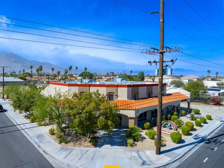 32475 Date Palm Dr, Cathedral City, CA à vendre - Photo du bâtiment - Image 3 de 30