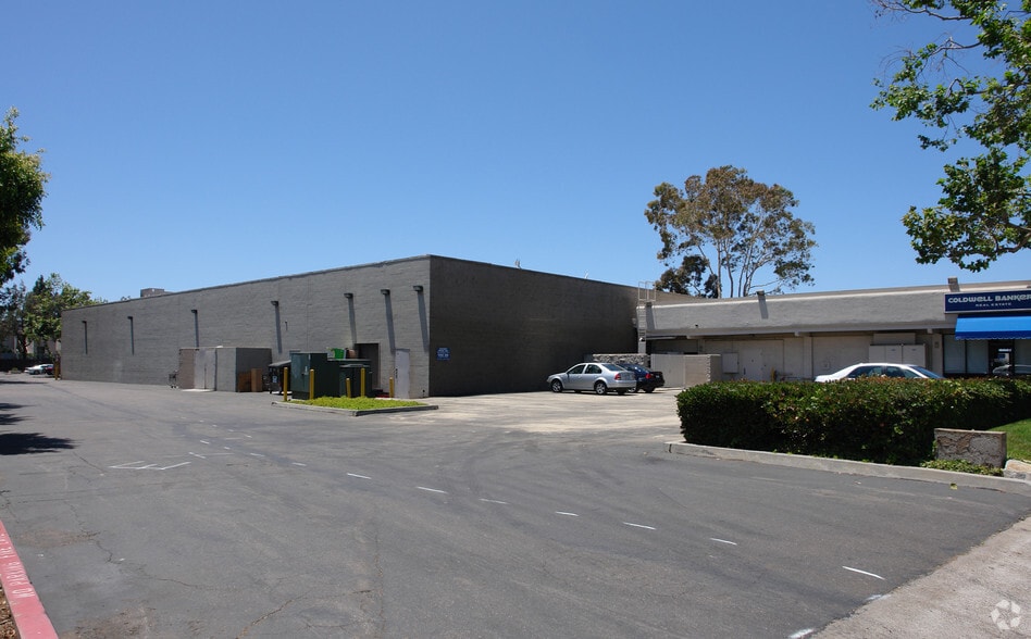 4077 Governor Dr, San Diego, CA for lease - Building Photo - Image 2 of 3