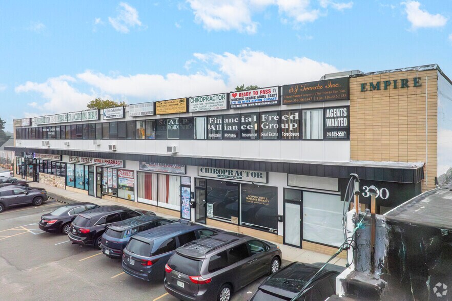 300 Hempstead Tpke, West Hempstead, NY à louer - Photo du bâtiment - Image 2 de 5