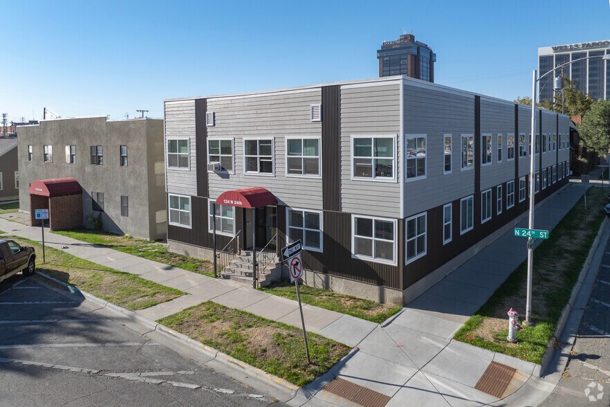 The Place at North 24th portefeuille de 3 propriétés à vendre sur LoopNet.ca - Photo du bâtiment - Image 1 de 47