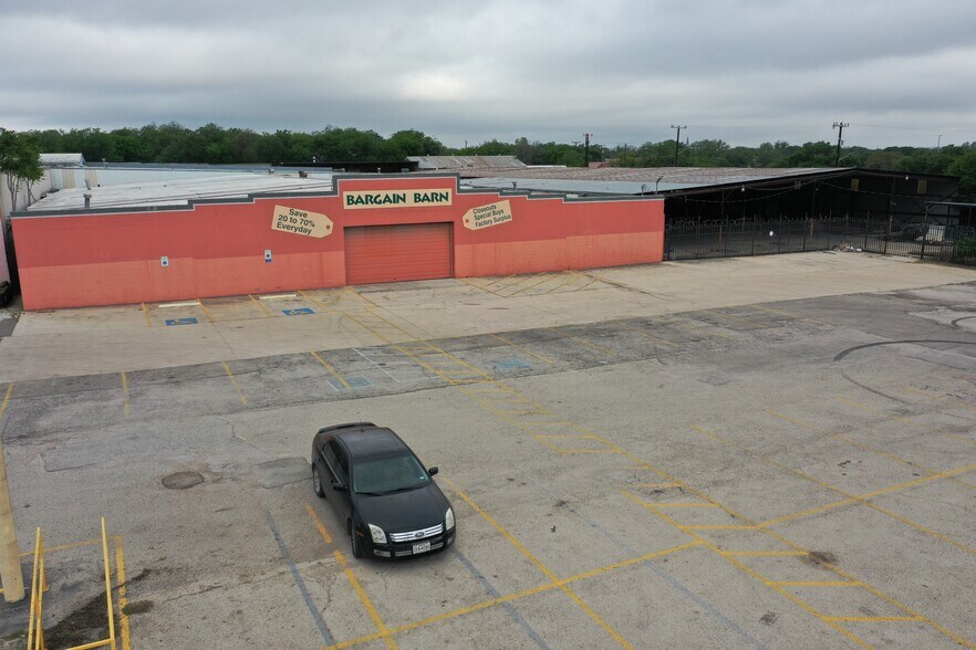 1547 S Zarzamora St, San Antonio, TX à louer - Photo du bâtiment - Image 3 de 6