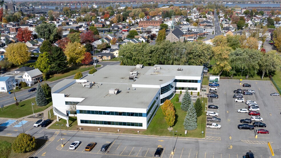 1350 Ch Saint-Roch, Sorel-tracy, QC à louer - Photo du bâtiment - Image 3 de 12