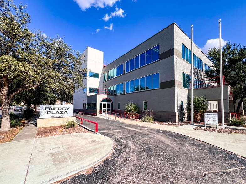 901 W Wall St, Midland, TX for lease - Building Photo - Image 1 of 5
