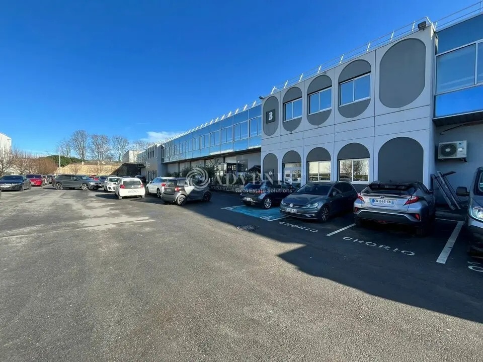 Industrial in Saint-Denis for lease Building Photo- Image 1 of 9