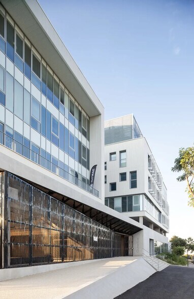 60 Avenue Andre Roussin, Marseille for lease - Building Photo - Image 3 of 9