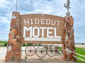 Hideout Motel - Motel