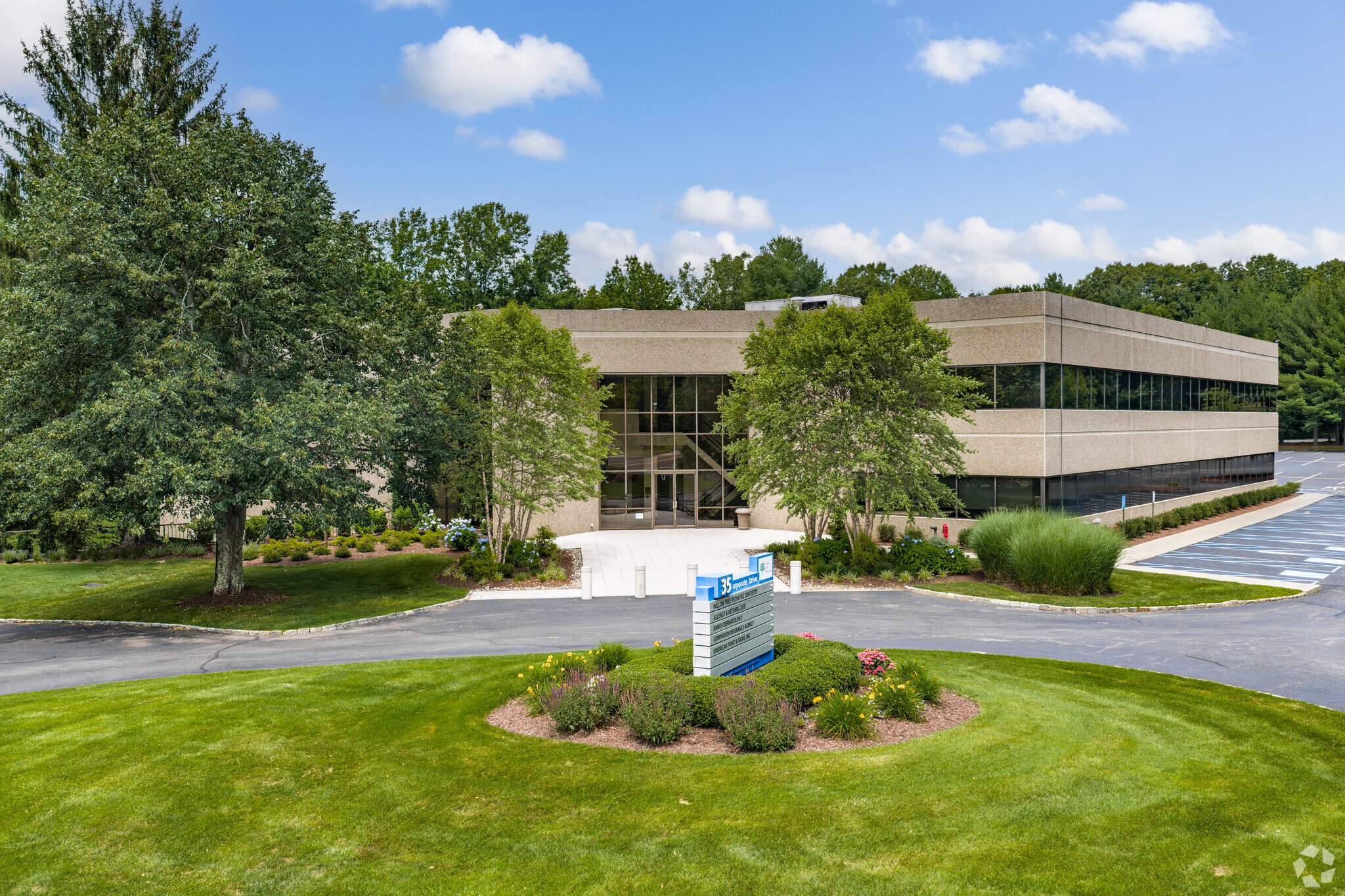35 Corporate Dr, Trumbull, CT for lease Building Photo- Image 1 of 10