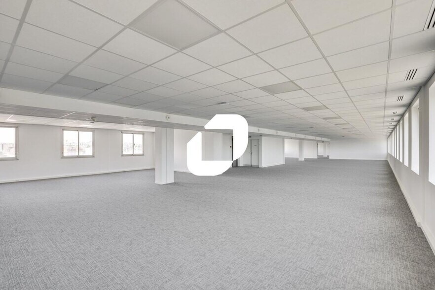 Office in Ivry-sur-Seine for lease - Building Photo - Image 2 of 54